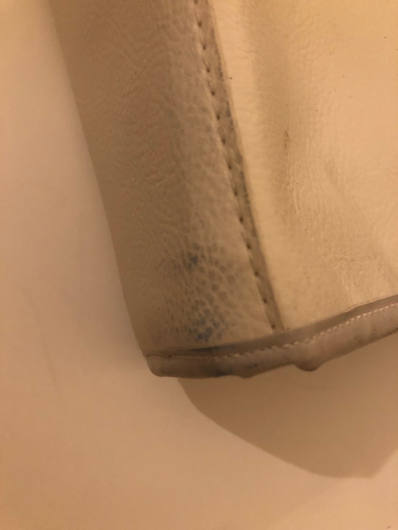 White leather briefcase bag 90s handbag case retro vintage cute bag buckle handle FINLAND details medium bag 90s 00s kawaii streetstyle