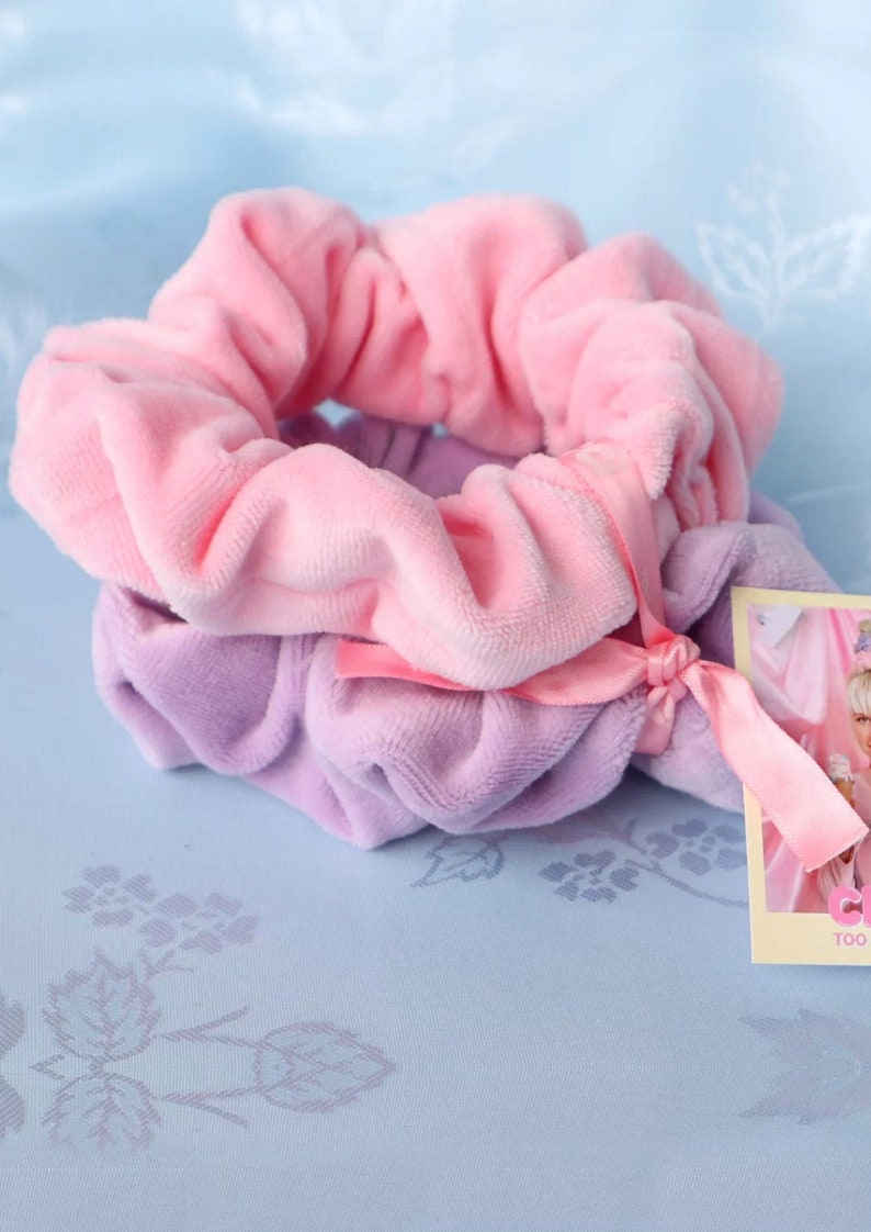Big xuxinhas Too Cute To Kill hairtie scrunchie accessoires hip trendy pink purple pastel velvet 90s handmade made in the Netherlands