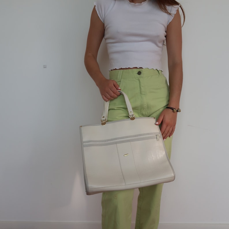 White leather briefcase bag 90s handbag case retro vintage cute bag buckle handle FINLAND details medium bag 90s 00s kawaii streetstyle