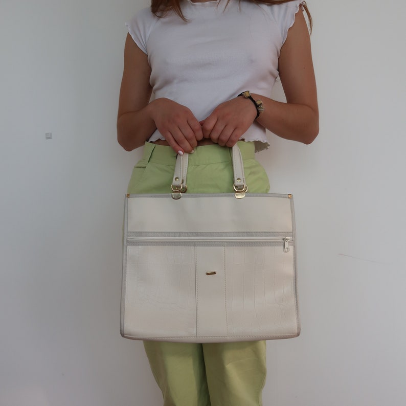 White leather briefcase bag 90s handbag case retro vintage cute bag buckle handle FINLAND details medium bag 90s 00s kawaii streetstyle