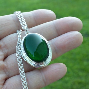 Silver Locket Oval Locket Emerald Glass Cabochon Jewel Gem Stone Locket Green Jewel Chain Necklace