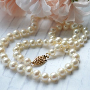 Stunning Genuine Freshwater Pearl Necklace Gold Filled Clasp Hand Knotted Round beautiful luster Fresh Water Pearl