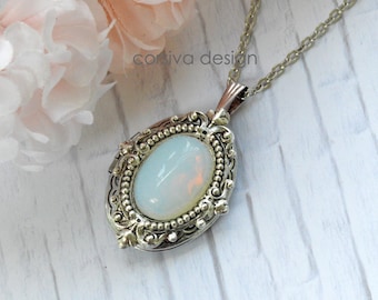 Moon Stone Oval Locket Antique Silver Victorian Style Filigree Glass Jewel Cabochon Lockets Pendant Necklace Photo Locket Gift for Her