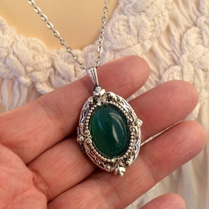 Jade Glass Oval Locket Victorian Filigree Glass Jewel Cabochon Lockets Pendant Necklace Photo Locket Gift for Her