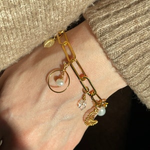 Bracelet à breloques - or - pierres précieuses naturelles et breloques