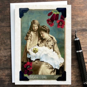 Carte de voeux vierge pour bébé extraterrestre • Carte pour notes avec photo modifiée • Carte avec photo victorienne modifiée • Carte d'art photo trouvée • Carte vierge amusante