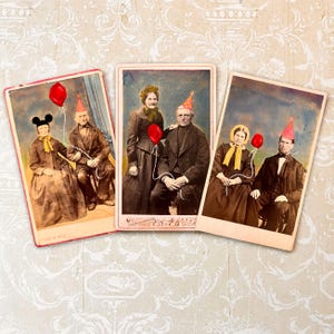 Cumpleaños desinflado • Técnica mixta original • Arte fotográfico encontrado • El regalo perfecto para las personas que desean que sus cumpleaños simplemente dejen de llegar