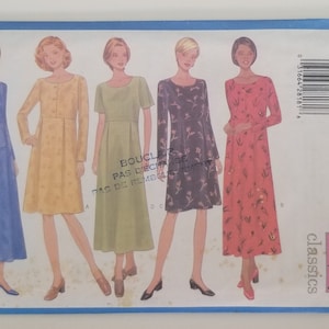 Peut inclure: Un patron de couture pour quatre robes différentes. Le patron est pour les tailles 8-10-12. Les robes sont toutes au niveau du genou et ont des manches longues. Le patron est de Butterick et fait partie de leur ligne "three hour classics".