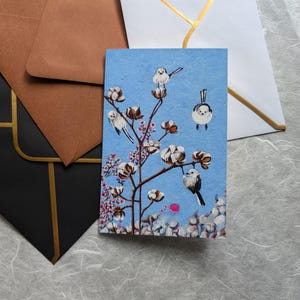 Um lindo cartão de felicitações de dia, arte de pássaros, pássaros de cauda longa, pássaros de fadas da neve