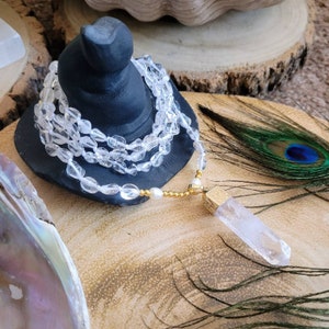 Clear Quartz & Pearl Knotted Necklace with Raw Quartz Pendant – Crystal Healing Crown Chakra Jewelry | Witchy Gemstone Gift for Her or Him