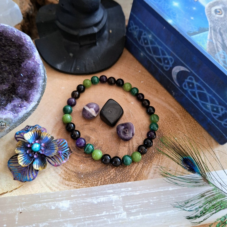 Weisses Armband Hexe Curse Breaking Kristall aus Amethyst, Jade, Malachit, Rauchquarz & Obsidian, sowie Amethyst und Apachen Tumbles Bild 2