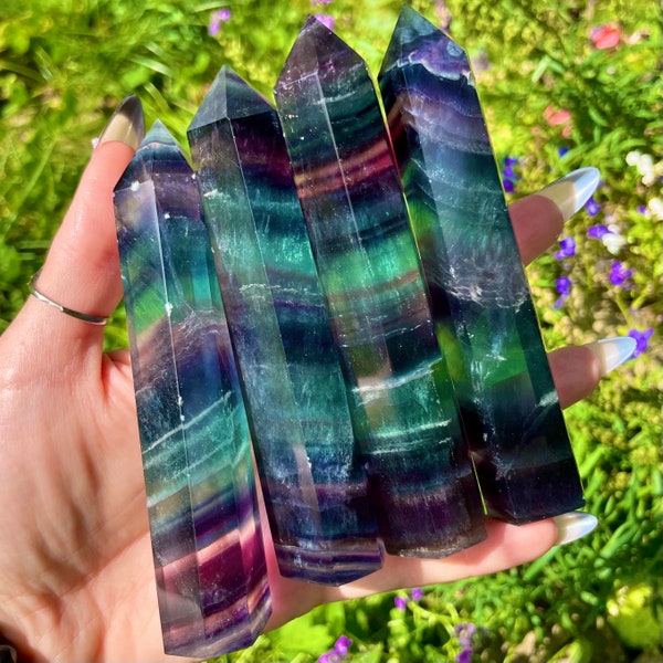 Belles grandes tours en fluorite arc-en-ciel, Décoration d'intérieur en cristal, Pointe de pierre naturelle, Outil Reiki, Tour de pierres précieuses de guérison, Fluorite polie