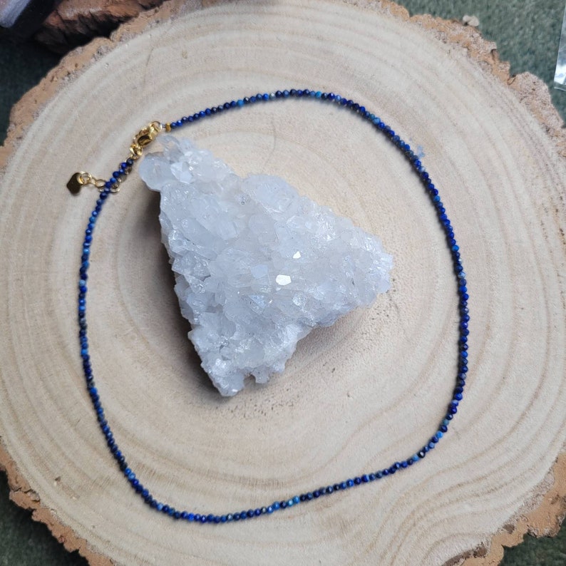 Collar de gargantilla lapislázuli minimalista cristal curativo piedra natural imagen 4