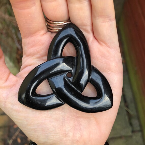 Obsidiana negra triquetra gua sha herramienta de masaje ornamento curacion de cristal piedra tallada proteccion del chakra de la raiz Etsy Mexico