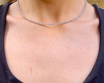 Collana girocollo in labradorite, pietra naturale curativa con cristalli minimalisti