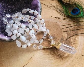 Weißer Mondstein Halskette mit klarem Quarz Punkt Anhänger geknotet Mala Kristall Heilung Naturstein Geschenk für sie Hexenschmuck für Frauen