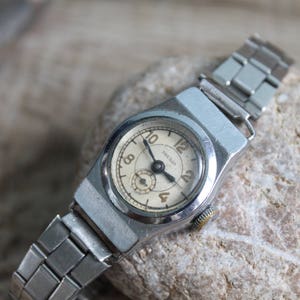 women&#39;s wristwatches Zvezda / vintage mechanical wrist watches / working order / Manual winding / women&#39;s watch with stainless band