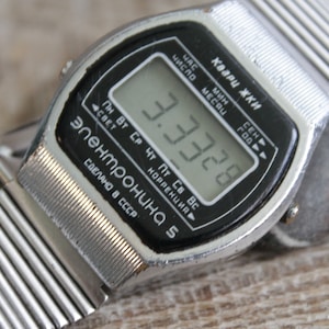 Vintage Digital men&#39;s wrist watches &quot;Electronika 5&quot; , old LCD face wristwatch, electronic quartz watch