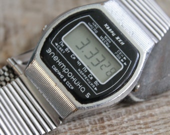 Vintage Digital men's wrist watches "Electronika 5" , old LCD face wristwatch, electronic quartz watch