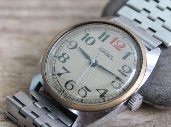 ラケタ（ロケット）ソ連製腕時計 手巻、２４時間表示 ラケタ（ロケット）ソ連製腕時計 手巻、24時間表示 ラケタ（ロケット