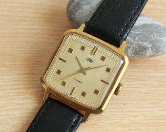 gold Au plated case watch Zaria / 21 jewels / mechanical wrist watches / in working order / Manual winding / watch with black leather band