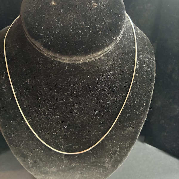 Collier vintage style serpent en or blanc 14 kt. 18 po. de longueur