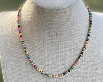 Surfer Halskette, Heishi Halskette, Heishi Choker, Regenbogen Heishi Halskette, Heishi Perlen Halskette, Vinyl Disc Halskette, Schallplatten Perlen Halskette