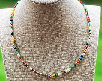 Collier bohème, Bijoux en perles d&#39;eau douce, Ras de cou de plage, Ras de cou en perles de rocaille, Idées cadeaux, Cadeaux de Noël uniques, Harry Styles, Bijoux de surfeur