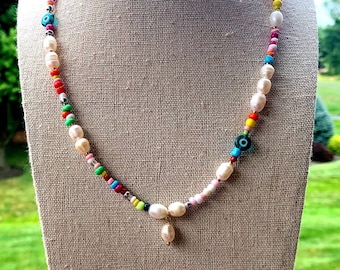 Bunte Perlenkette, Trendy Schmuck, Beste Freundin Geschenk, Harry Styles Halskette, Mismatched Halskette, Perlen y2k Halskette, süßes Indie Halsband