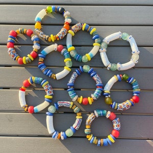 Pulsera de cuentas Krobe, pulsera de Ghana, pulsera Krobo, pulseras de comercio justo, pulseras de cuentas africanas, joyería de comercio justo, pulsera de cuentas de vidrio
