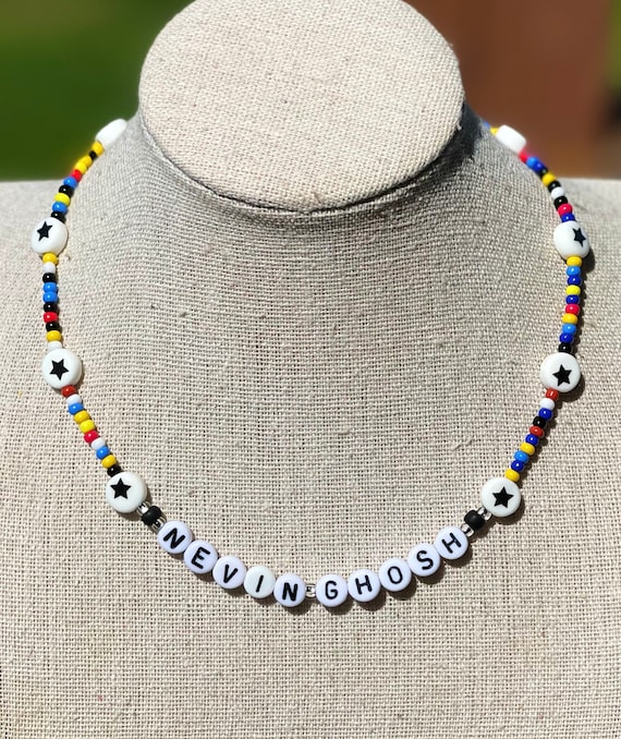 Collier coloré pour enfants, garçons, collier pour enfants en perles de bois, football, ballons de football, élastique, turquoise, multicolore, collier prénom, nom de votre choix - France Collier coloré pour enfants, garçons, collier pour enfants en perles de bois, football, ballons de football, élastique, turquoise, multicolore, collier prénom, nom de votre choix - France
