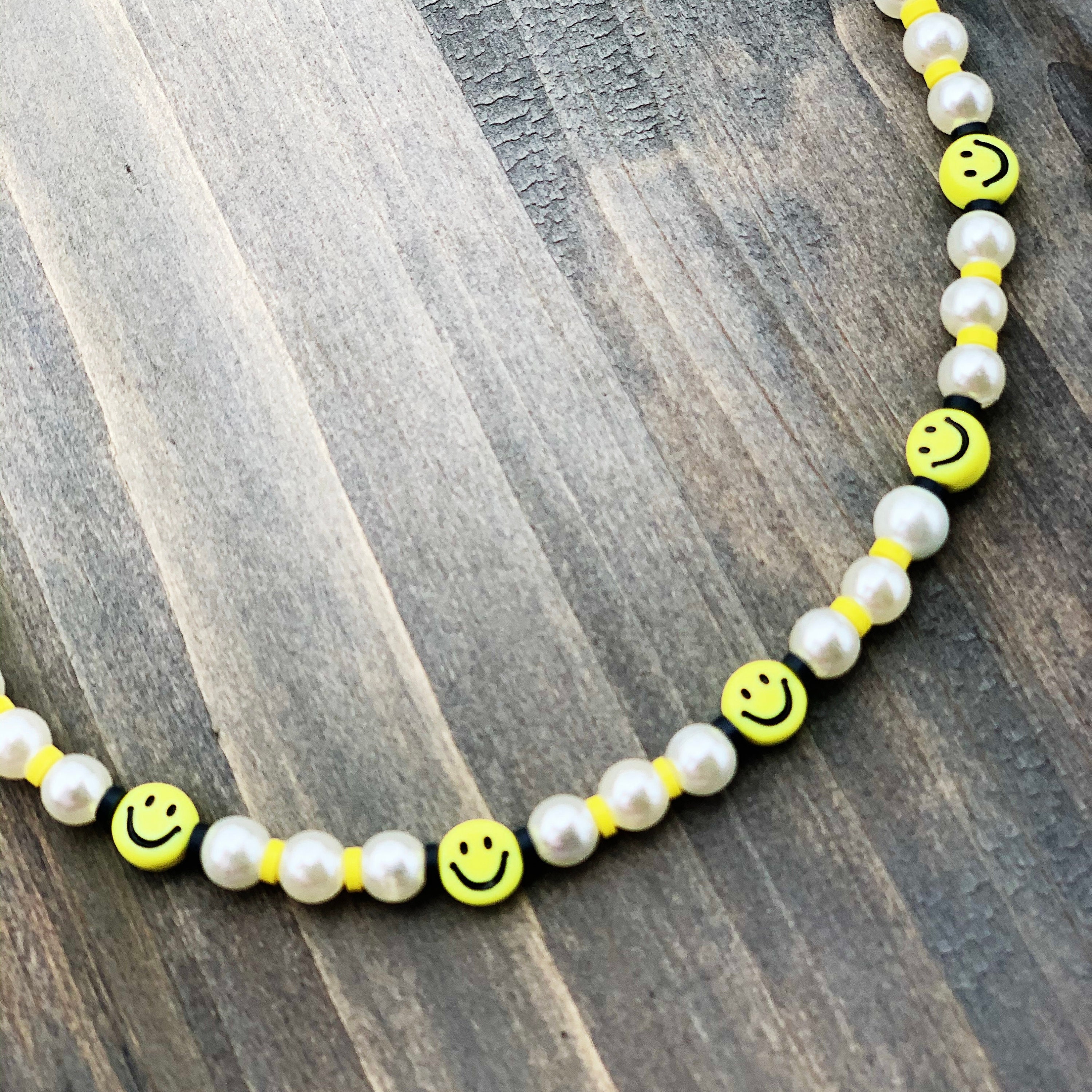 Smiley Necklace, Smiley Face Necklace, Happy Face Necklace, Smiley and  Pearl Beaded, Smiley Choker, Y2K Jewelry, Y2K Necklace, Boho Choker - Etsy