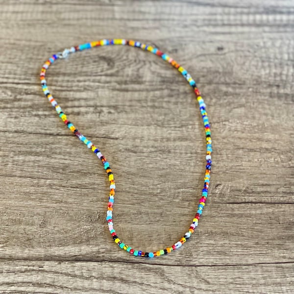 Collier de perles africaines, collier de perles de rocailles multicolores, collier bohème pour hommes, longues perles colorées, tour de cou en perles arc-en-ciel, collier hippie