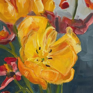 Dipinto a olio di fiori di tulipano, dipinto floreale su sfondo astratto, opera d'arte floreale a olio su carta telata, piccolo dipinto botanico originale di tulipani