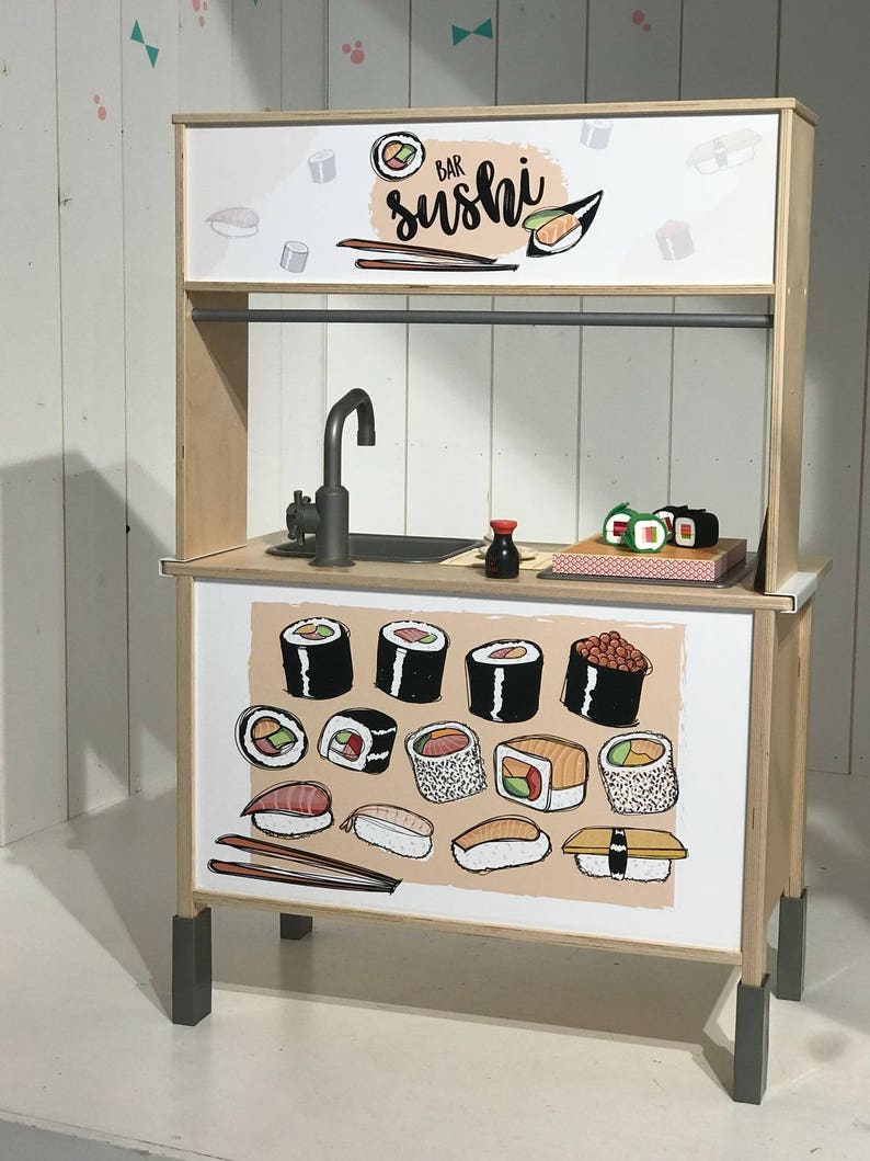 sushi bar maken van je IKEA speelkeuken met stickers