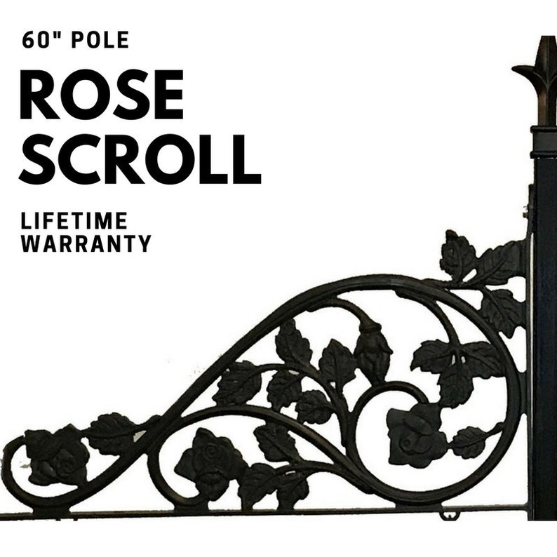 Puede incluir: Tubo de metal negro de 152,4 cm con un dise&ntilde;o decorativo de desplazamiento de rosas. El desplazamiento est&aacute; hecho de hierro fundido y presenta un patr&oacute;n floral detallado. El tubo est&aacute; dise&ntilde;ado para montar un buz&oacute;n u otra se&ntilde;alizaci&oacute;n exterior.  "ROSE SCROLL" y "LIFETIME WARRANTY" est&aacute;n impresos en la imagen.
