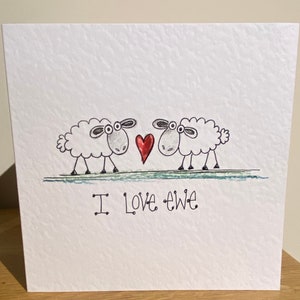 Tarjeta de San Valentín dibujada a mano con oveja. Me encanta la oveja.
