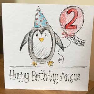 Cartão de aniversário de pinguim fofo desenhado à mão individualmente. Pode ser personalizado com qualquer nome ou idade