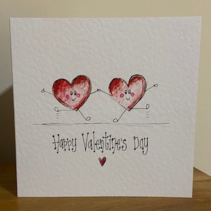 Hand illustrierte handgemachte Karte zum Valentinstag. Liebe Herzpaar. Kann personalisiert werden.