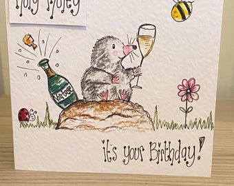 Jolie carte d'anniversaire taupe dessinée à la main sur commande. Peut être personnalisé