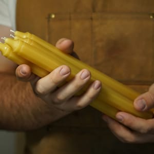 100% Pure Beeswax Taper Candles | Octagonal Beeswax Tapers | Boxed Taper Candle Gift Set for Him/Her | Christmas Gifts for Mom and Dad