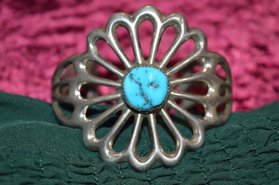 Old Pawn Sand Cast Sterling Silver Turquoise Cuff… - image 4