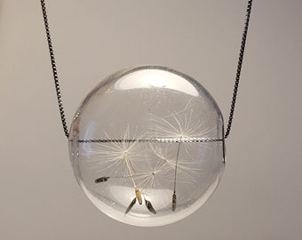 Collana con maxi bolla di vetro e soffioni, Grande perla di vetro soffiato e semi di tarassaco, Bolla desiderio su catena di argento