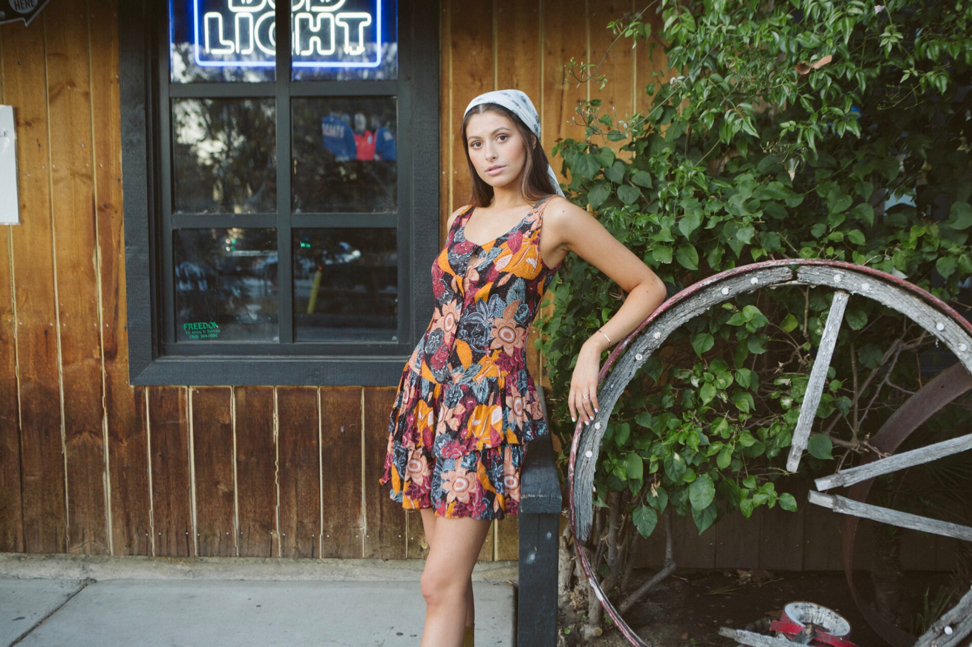 short halter top dress Burgundy Halter V Neck Short Lace Appliqued Homecoming Dress Short Coc –  Siaoryne
