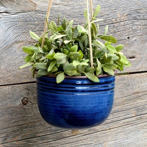 Hanging planter – Pottery medium straight hanging planter with drainage hole and cork, Planter, Ceramic, Stoneware, Handmade, Wheel thrown