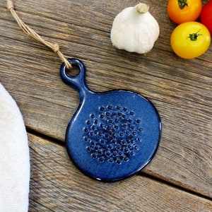 Garlic grater – Pottery hanging grater plate, Garlic, ginger, nutmeg, parmesan & pepper grater, Ceramic, Stoneware, Handmade, Slab rolled
