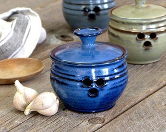 Garlic keeper – Pottery rounded garlic holder with lid, Garlic lidded jar, Garlic pot, Jar, Ceramic, Stoneware, Handmade, Wheel thrown