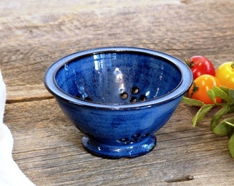 Colander – Pottery berry bowl, Pottery 350 ml colander, Ceramic strainer, Berry bowl, Small, Ceramic, Stoneware, Handmade, Wheel thrown