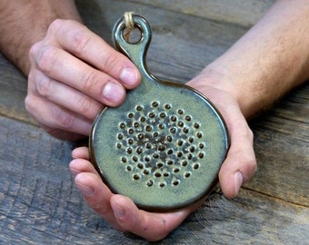 Garlic grater – Pottery hanging grater plate, Garlic, ginger, nutmeg, parmesan & pepper grater, Ceramic, Stoneware, Handmade, Slab rolled