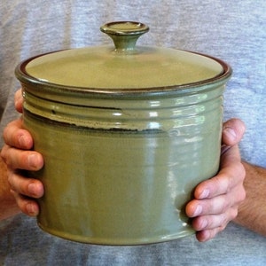 Large jar Pottery large straight lidded jar, 3,5 L cookie jar, Pottery crock, Canister set, Ceramic, Stoneware, Handmade, Wheel thrown Green